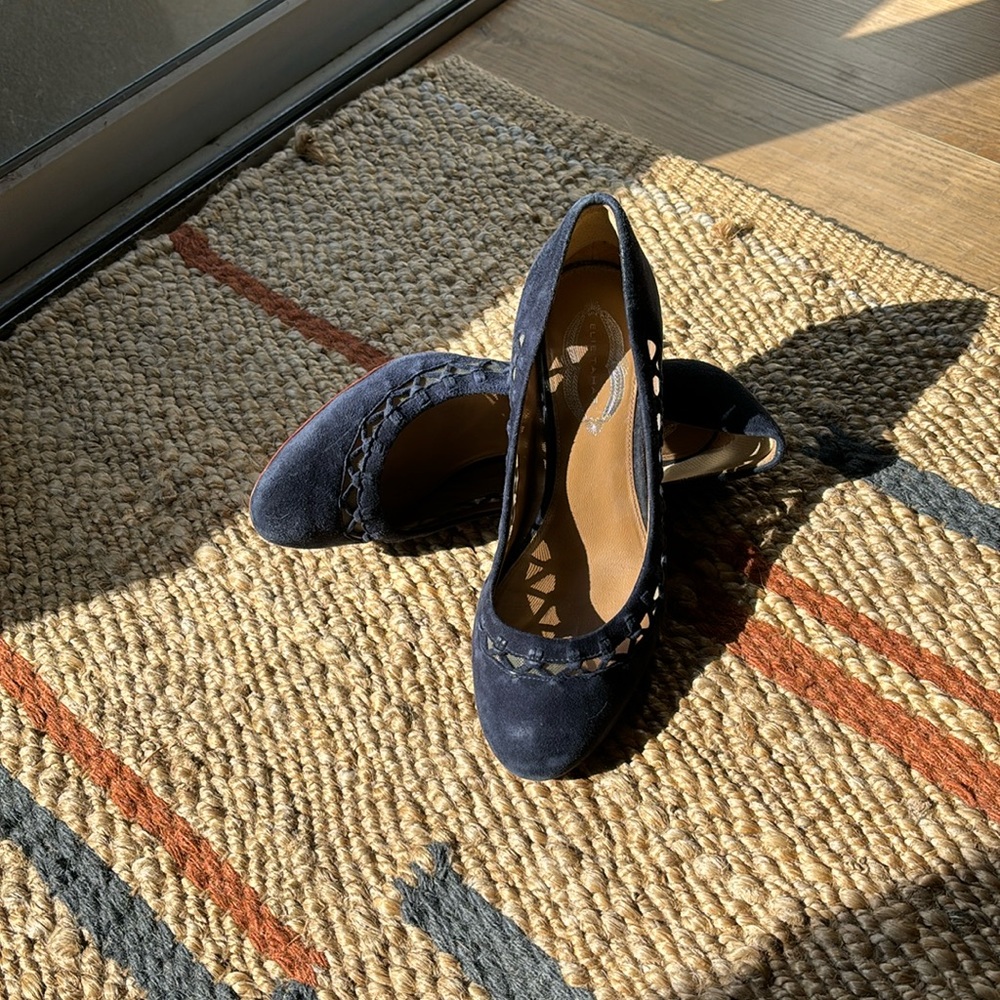 Elie Tahari jewel blue suede pumps, 3”